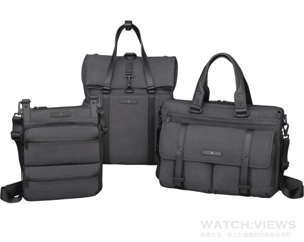 左起：WILSON 平板電腦側背包，售價NT$ 6,200；VOLTAIRE 兩用手提包；售價NT$12,000 ；BRUNSWICK 手提公文多功能包，售價NT$11,000。