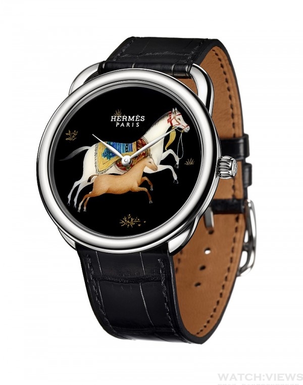 Arceau Cheval d'Orient 漆繪工藝腕錶，750 白金材質錶殼，錶徑41 毫米，法式漆繪工藝錶盤，微繪東方駿馬圖案，時、分指示，愛馬仕自製H1837 自動上鍊機芯，儲能50 小時，鱷魚皮錶帶，防水30米，每款限量12 只。