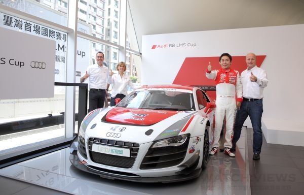 Audi R8 LMS Cup亞洲巡迴賽增列台灣大鵬灣國際賽車場作為第三站，舉行賽前記者會，台灣奧迪總裁Ryan Searle(右一)與Audi品牌大使李勇德(右二)、行銷處長Angelika Hilger(左二)、銷售處長Edward Butler(左一)，共同出席。