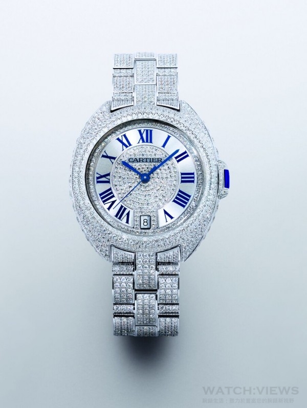 Clé de Cartier全舖鑽腕錶，18K 白金錶殼鑲鑽，錶徑35毫米，時、分、秒指示、半瞬跳式日期顯示，1847 MC自動機芯，藍寶石水晶鏡面、底蓋，動力儲存42 小時，搭配18K 白金鍊帶，建議售價NTD5,200,000。
