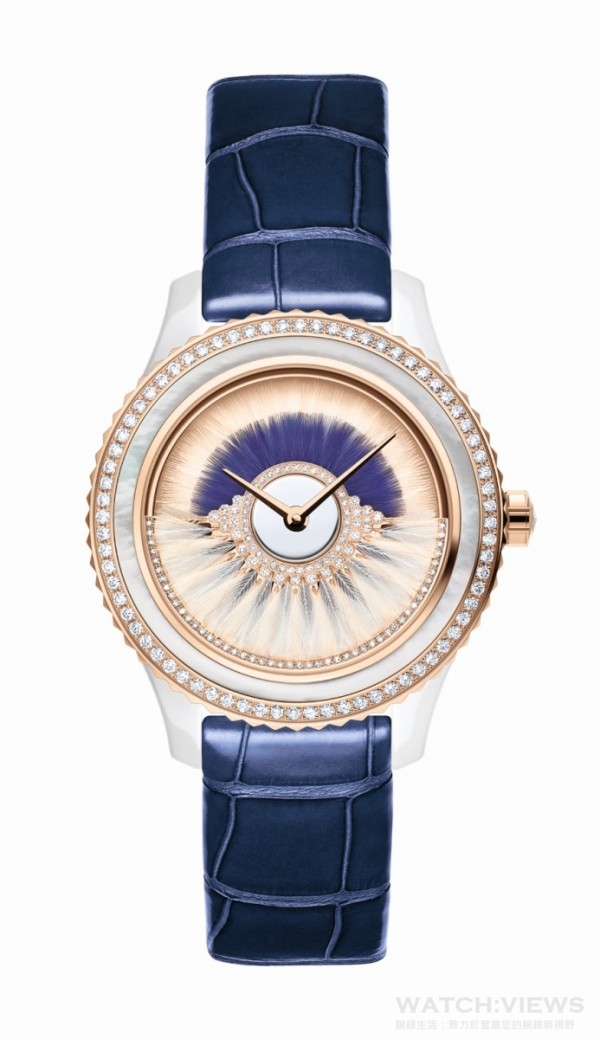 Dior VIII Grand Bal CANCAN 腕錶，玫瑰金與高科技陶瓷錶殼、鑲鑽錶圈，錶徑38 毫米，時、分指示，Dior Inversé 11 1/2 自動上鍊機芯，儲能42 小時，錶盤與倒置自動盤裝飾羽毛、自動盤鑲鑽，鱷魚皮錶帶，防水50米，限量88只。