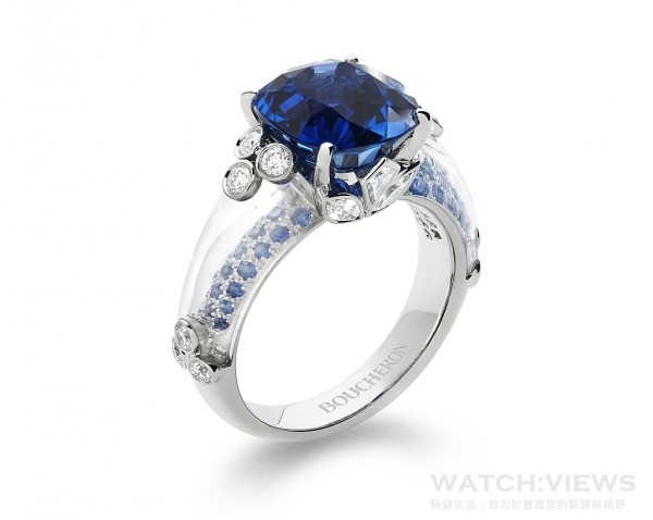JODHPUR戒指，1顆藍寶石約6,49克拉、水晶 共7,00克拉、18顆鑽石 共0,75克拉、40顆藍寶石共0,37克拉。 