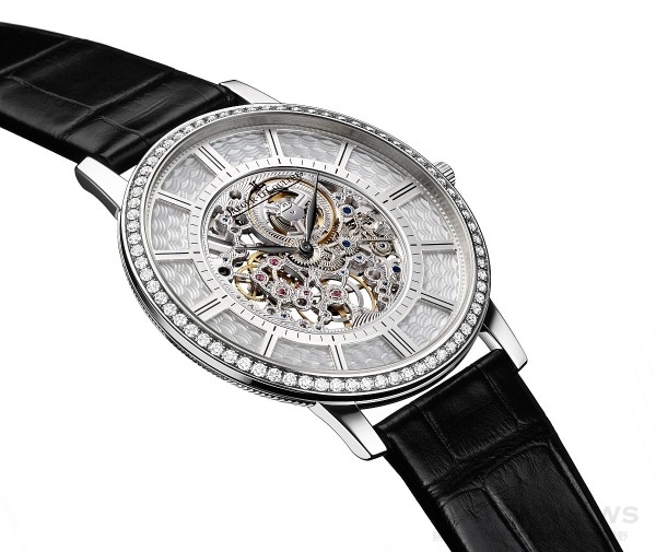 Master Ultra Thin Squelette 超薄大師系列鏤空腕錶(白金鑲鑽款)，Q1343501，建議售價NT$2,390,000。
