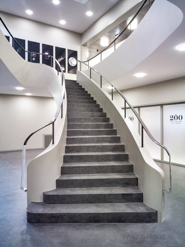 朗格錶廠內的樓梯 設計形狀讓筆者想起朗格發明的陀飛輪停秒的特殊機制