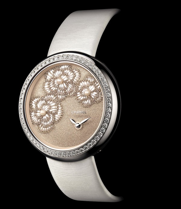 Mademoiselle Privé 山茶花刺繡腕錶，CHANEL專為Only Watch 打造，製造於瑞士的獨一無二之作。