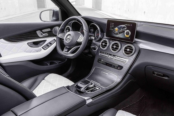 GLC以俐落簡約的設計，融合Mercedes-Benz引以為傲的豪華鋪陳，樹立新世代休旅車款典範