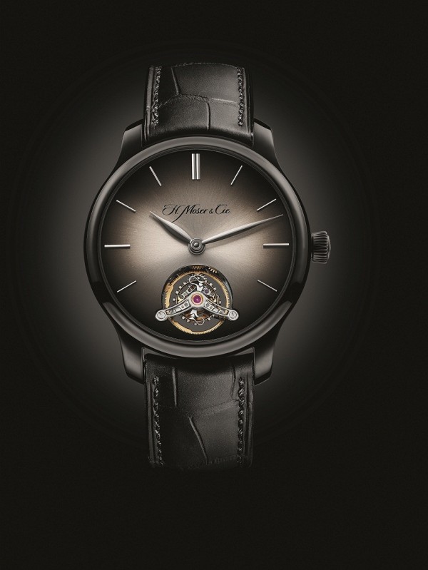 勇創者兩地時間陀飛輪鈦金屬腕錶，建議售價NT$2,500,000。
