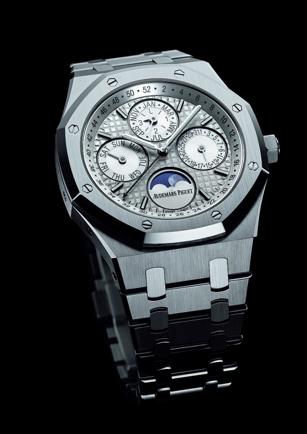 皇家橡樹萬年曆腕錶精鋼款，定價NTD1,947,000。 