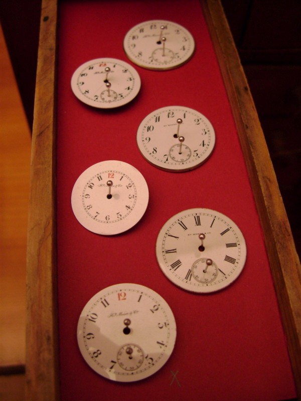 H. Moser & Cie.與布萊恩費瑞力求在設計Bryan Ferry 勇創者小秒針量版腕錶時，參考了許多H. Moser & Cie的設計資料。
