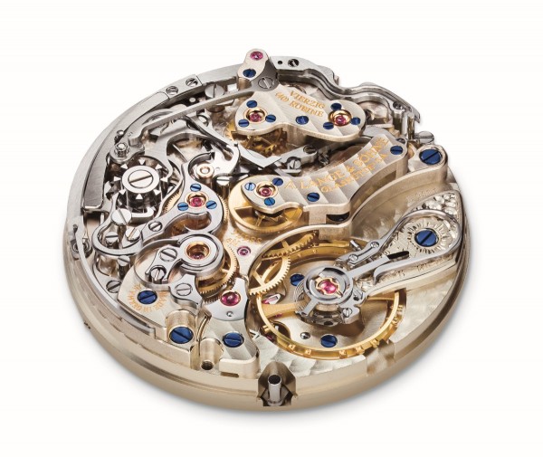 Datograph搭載的L951.6手上鍊機芯被現今的業界專家和鑑賞家公認為最漂亮的計時碼錶機芯之一。