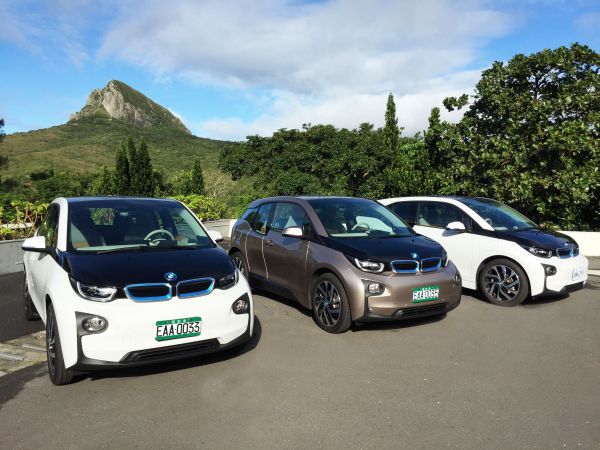 BMW i3以電動馬達做為驅動方式，6小時充滿電瓶可行駛160公里。