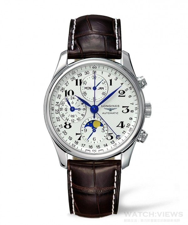 南非騎士雷景勳贏得「冠軍騎師」殊榮後獲贈的浪琴表巨擘系列腕錶：身為歷史悠久的製錶品牌，浪琴表從創立之初即開始打造傑出時計。如今，浪琴表巨擘系列完美展示此品牌精神，且自2005年推出後，便大獲成功。這款腕錶搭載自動上鏈計時碼錶機芯，錶徑42mm。麥穗紋的銀色錶面搭配藍鋼指針，優雅地與月相顯示相互呼應。棕色鱷魚皮錶帶倍顯優雅氣息，建議售價NT$111,000。