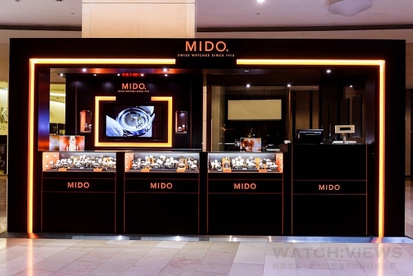 MIDO美度表台北101專賣店由瑞士原廠設計師親自操刀，以品牌經典的橘黑色系為主軸。