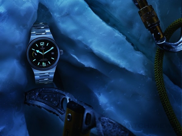 1950年代初，探險隊員戴著帝舵Oyster Prince腕錶考察格陵蘭，在地球上的惡劣情況下進行一系列的實驗。是為了向有如科學儀器一般精準可靠的精神致敬，帝舵發表全新的North Flag系列。