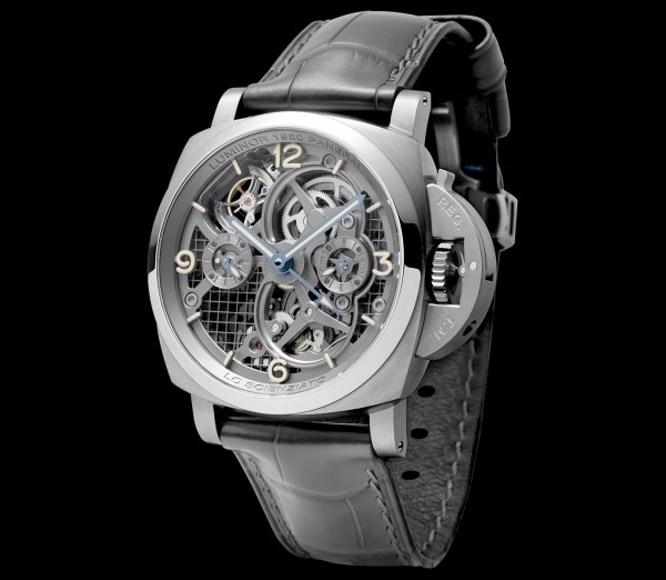 Lo Scienziato – Luminor 1950 Tourbillon GMT Titanio 腕錶（PAM00578）配備經典47 毫米直徑的Luminor1950 錶殼，為進一步減低腕錶重量，沛納海以創新的「直接金屬鐳射燒結」技術，類似3D列印的方式，將鈦金屬粉末以光導纖維雷射技術逐層地構製成立體零件。