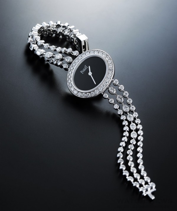  Limelight Diamonds 腕錶，18K白金錶殼，錶徑28x23mm，鑲嵌120顆圓形美鑽(約4.10克拉)、12顆橢圓形美鑽(月1.08克拉)，橢圓形錶殼搭配黑色漆面錶盤，時、分指示，搭載伯爵製56P石英機芯，全鑽錶帶，蝴蝶式錶釦，G0A40207，台幣參考售價 3,620,000。
