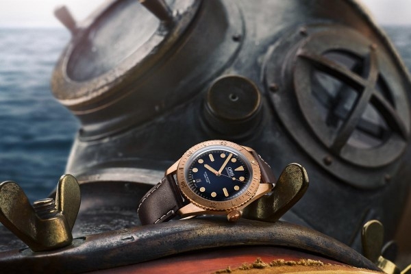 ORIS推出旗下第一款青銅腕錶Carl Brashear限量潛水錶，藉以此紀念美國海軍第一位黑人潛水夫長(Master Diver)——卡爾·布拉希爾（Carl Brashear）的傳奇一生。