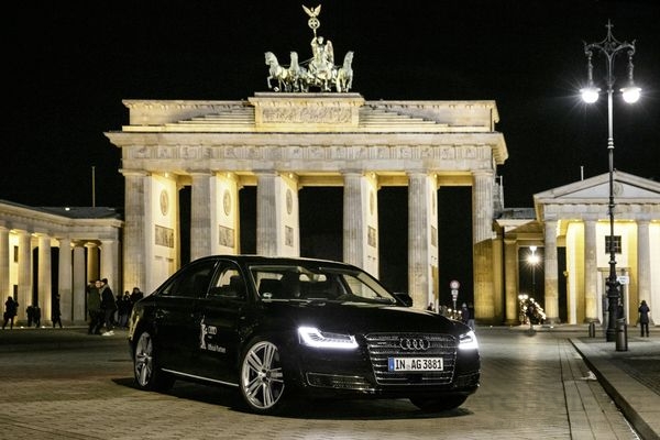 Audi首度以搭載無人自動駕駛科技的A8 L W12踏上柏林影展開幕式。(奧迪提供)