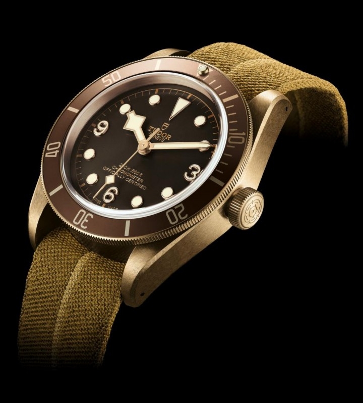 包括錶冠、指針、錶耳樣式等設計細節，均源自帝舵的歷史經典錶款。