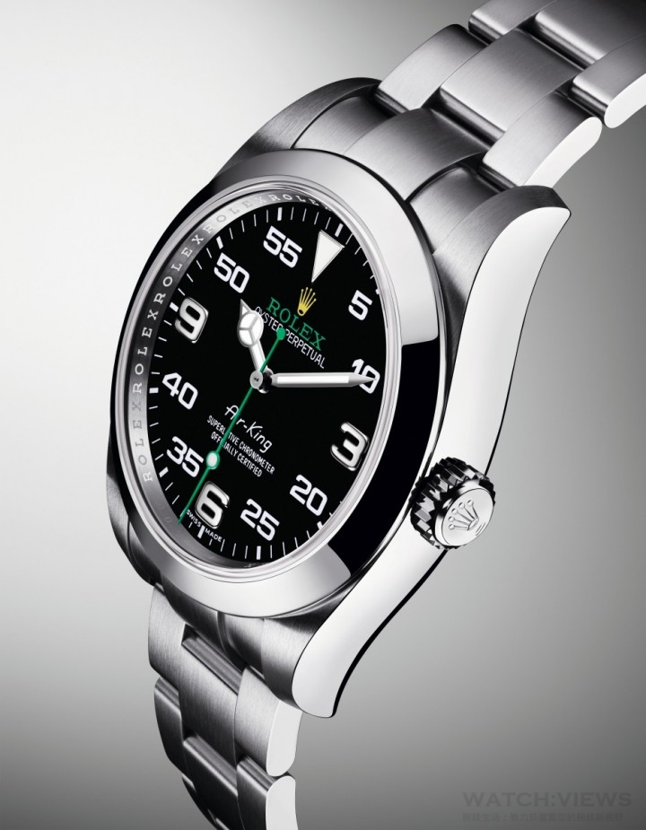 Oyster Perpetual Air-King Ref.116900（蠔式恒動空中霸王型）腕錶配備原塊金屬鑄造中層錶殼、旋入式底蓋及上鏈錶冠，防水可達100米。