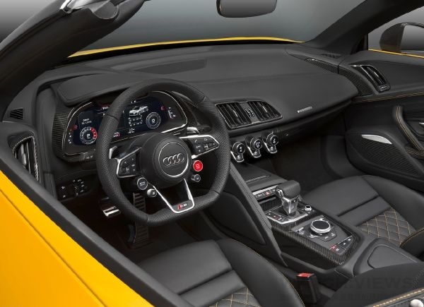 Audi以quattro智慧型全時四輪傳動系統，以及由輕量化ASF高剛性車體及碳纖維結構打造的單體式座艙、多功能平底賽車方向盤等，顯示全新Audi R8 Spyder V10源自賽車精神的強烈基因。
