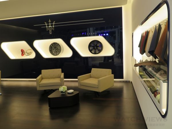 Maserati Taiwan臺北旗艦售後服務暨展示中心擁有挑高寬敞的展示區、考量隱私與尊榮享受的專屬車主休憩與選配間，提供舒適尊榮的感受禮遇車主。