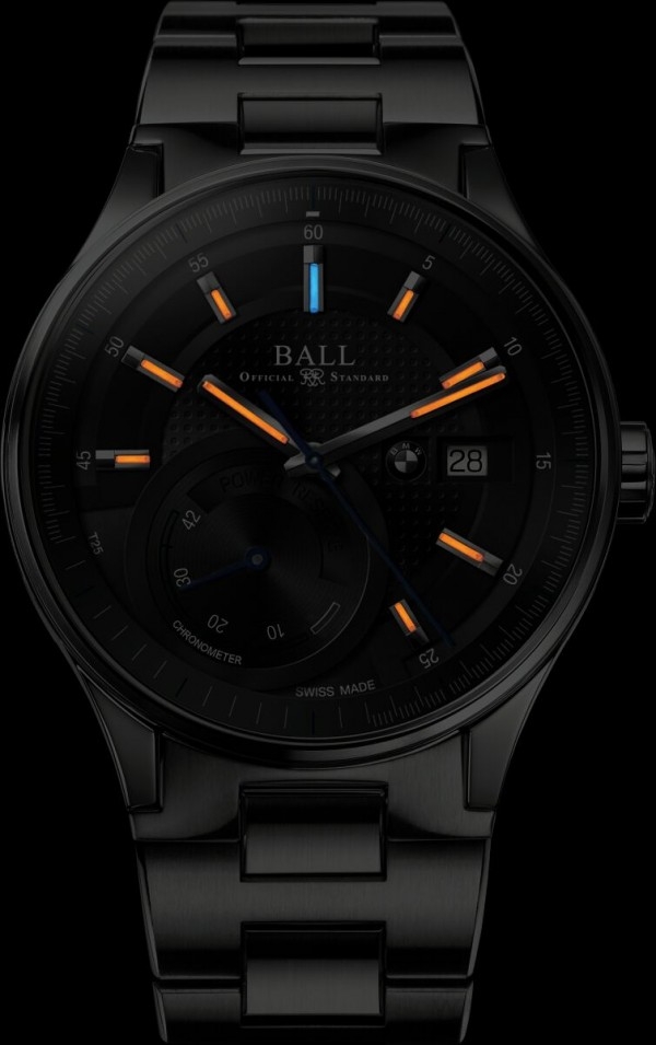 BALL for BMW Power Reserve Chronometer配備10支自體發光微型氣燈，置於錶面、時及分針，方便夜間讀時。