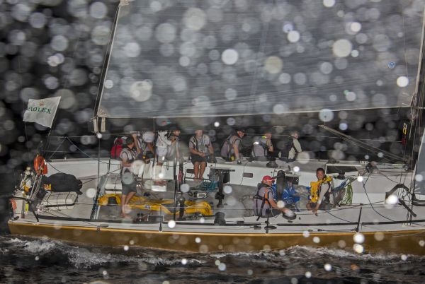 海象惡劣，考驗參賽船隊的奮戰毅力。（©Rolex/Daniel Forster）