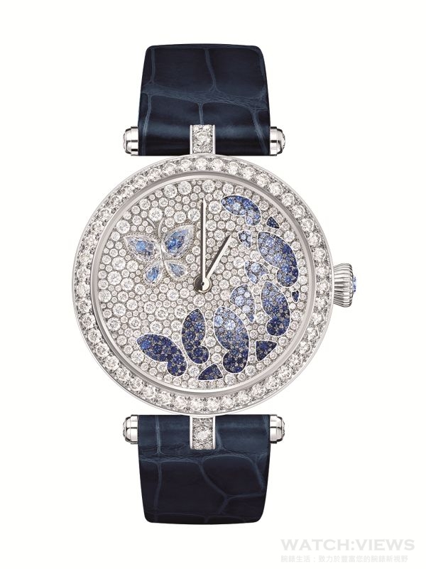 Lady Nuit des apillons 腕錶，18K 白金鑲鑽錶殼，錶徑33 毫米，微型彩繪錶盤鑲嵌圓鑽、玫瑰式切割鑽石、藍寶石，時、分，手動上鍊機芯，40 小時動力儲存，鱷魚皮錶帶，參考價NTD 4,820,000。