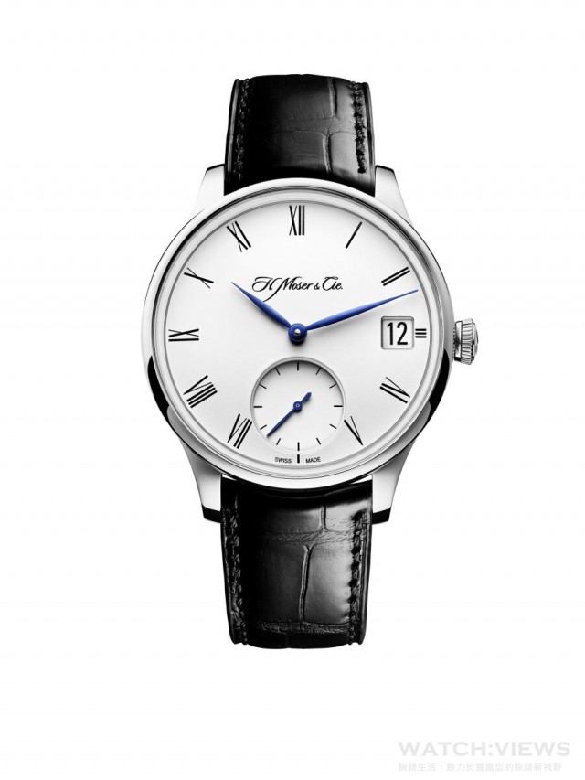 冒險者大日曆腕錶白金款，建議售價NTD988,000。