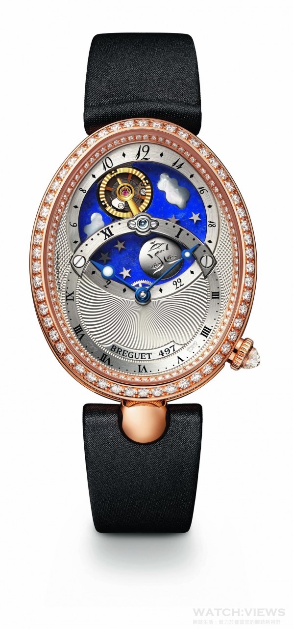 Reine de Naples 8998 Day/Night 18K玫瑰金材質，錶圈與面盤凸緣鑲嵌143顆鑽石（共1.45克拉），錶冠鑲嵌一顆梨形鑽石（0.26克拉），錶徑40.05 x 32毫米，18K金鍍銀面盤，時、分指示，24小時日夜指示，24小時卡羅速擒縱裝置，78CS自動機芯，動力儲存57小時，藍寶石水晶鏡面，絹質錶帶，防水30米。建議售價：NTD 3,964,000