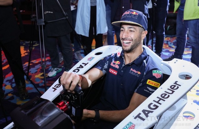 Daniel Ricciardo racing