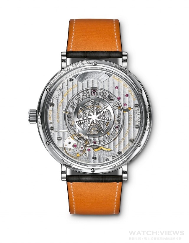 柏濤菲諾手動上鏈八日動力儲備腕錶「2016北京國際電影節」限量版搭載IWC萬國錶59210型自製機芯，每周只需為腕錶上鏈一次。