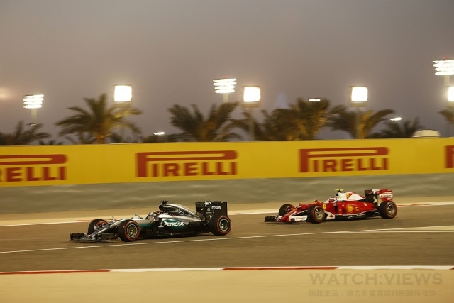 Lewis Hamilton 以不屈不撓的拼鬥精神一路追擊，最終奪下第三名的佳績