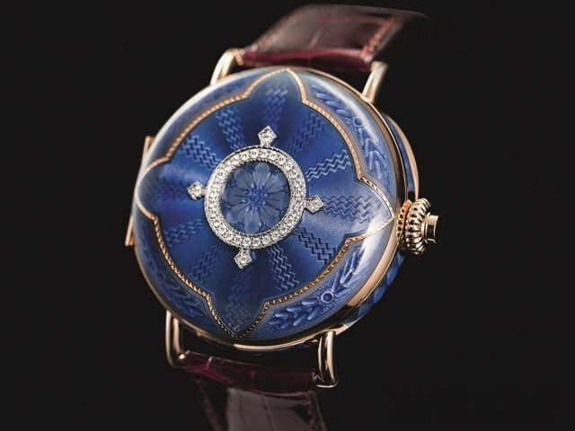 技術規格 參考編號8341-0400，5N紅金款，懷錶式錶殼，白色琺瑯錶盤、鱷魚皮錶帶 錶殼  5N紅金懷錶式錶殼，鑲嵌鑽石並塗佈琺瑯  直徑：46.0 mm，厚度：13.6 mm, 藍寶石水晶鏡面 錶盤 白色「大明火」（Grand Feu）琺瑯錶盤 手繪羅馬數字 燕尾形藍色指針 以中央箭形小指針指示月份  偏心小秒針  3點鐘位置大日曆窗 機芯 原廠手動上鍊機械機芯HMC 341  直徑34.0 mm或15法分，厚度5.8 mm  振頻：每小時振動18,000次  28顆寶石和螺絲固定黃金套筒  動力儲存：最少7天，採雙發條盒 純18K金夾板和橋板經霧面處理、手工倒角和手刻標誌  所有齒輪和小齒輪均採精細斜齒輪和Moser輪齒  可換式Moser擒縱機構 原創施特拉曼雙游絲（Straumann Double Hairspring®）  2顆真正的功能性托鑽位於Incabloc避震裝置中  傳統平衡擺輪配有金質螺絲, 純金擒縱叉和擒縱輪 功能 萬年曆, 時、分顯示  中央月份指針，12小時刻度=12個月 6點鐘位置偏心秒盤具停秒功能, 9點鐘位置動力儲存指示  閏年指示和調校按鈕, 拉式錶冠機構 錶帶 手工縫製鱷魚皮錶帶 純18K 5N紅金折疊扣，鐫刻 Moser 標誌 建議售價 NT$9,100,000