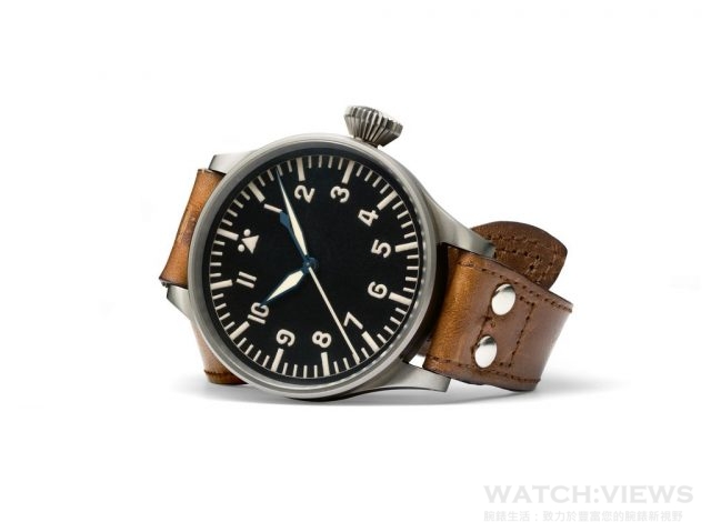 1940年IWC應德國軍方的需求所生產搭載52 T-19 H4 S.C.型懷錶機芯的B-Uhr大型領航員腕錶，成為當代飛行腕錶的設計雛形。