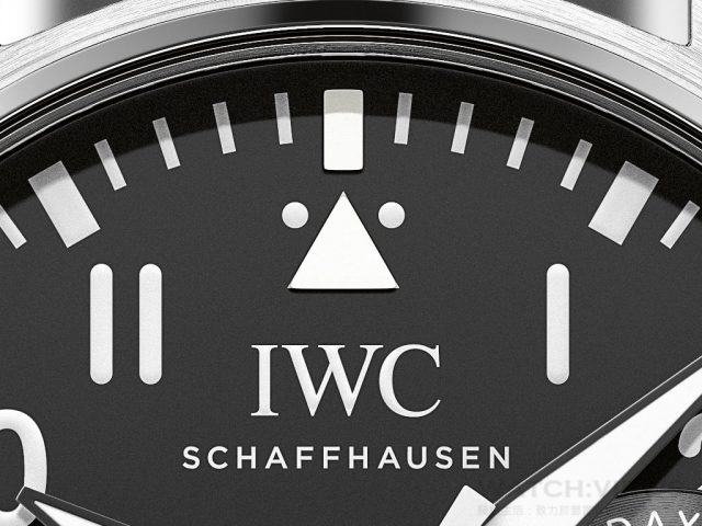 12點鐘的三角形基準點是在1940年代B-Uhr軍用飛行錶中用來對時的重要設計，今年正式回歸到大型飛行員腕錶上。