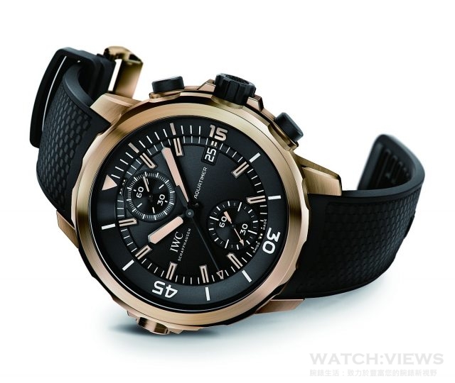 IWC海洋時計計時腕錶「達爾文探險之旅」特別版 鋁青銅錶殼，錶徑44毫米，時、分、小秒針指示、日期、計時功能，89365自動機芯，藍寶石水晶鏡面，橡膠錶帶，防水300米。建議售價：NTD346,000。