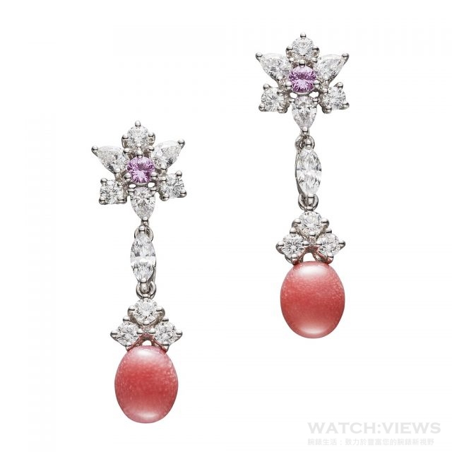 MIKIMOTO孔克珍珠鋪鑲鑽石及粉紅剛玉墜式耳環，915,000元。