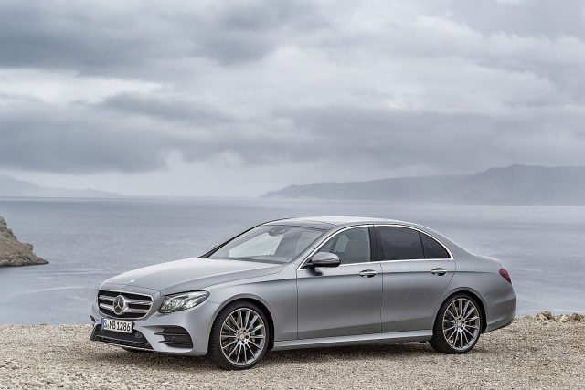 代號W213之Mercedes-Benz全新世代E-Class正式現身，集合效能、安全、舒適、動感、豪華等五大創新於一身。