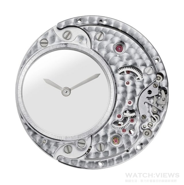 2013 年卡地亞開發出9981 MC 神祕機芯，將超過一個世紀的不傳之祕卡地亞神祕裝置重 現在腕錶中。今年更進一步結合珠寶工藝，展現另一種風情。