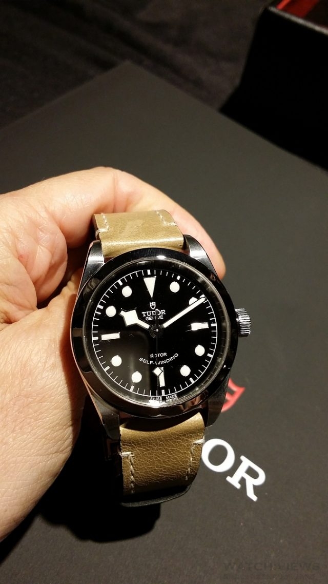 Heritage Black Bay 36 不銹鋼錶殼，錶徑36毫米，時、分、秒，2824自動上鍊機芯，動力儲能38小時，藍寶石水晶鏡面，防水150米，不銹鋼鍊帶或仿古皮錶帶，錶盒另附送迷彩織紋錶帶。