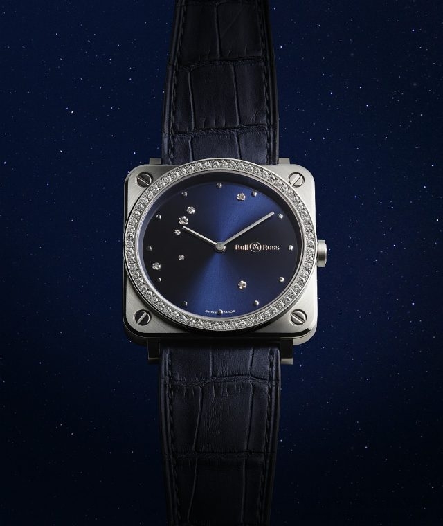 BR S Diamond Eagle腕錶鑲鑽款，緞光拋光精鋼錶殼，直徑39毫米，精鋼錶圈鑲嵌66顆鑽石、總重0.99克拉，午夜藍面盤，採用金屬鑲貼的小時刻度環，用7顆鑽石標示獵戶星座，時分顯示，BR-CAL.102石英機芯，帶防眩目塗層的藍寶石水晶玻璃錶鏡，防水100米，午夜藍鱷魚皮錶帶，定價NTD226,300。