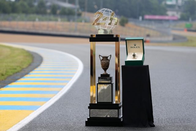 24 Hours Le Mans利曼拉力賽獎座與獎品--勞力士Daytona腕錶一只。