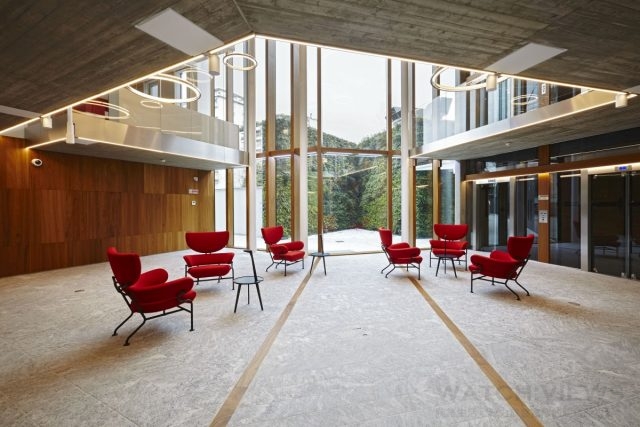勞力士米蘭辦公大樓的設計充分展現現代設計的精緻美感