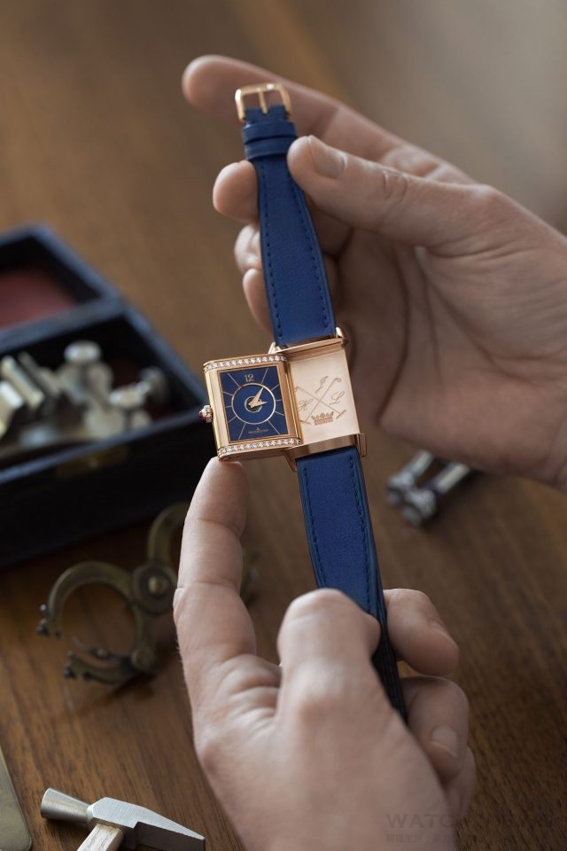 jaeger-lecoultre_polo_ambassador_clare_milford_haven_personalises_her_reverso_watchc_johann_sauty_1