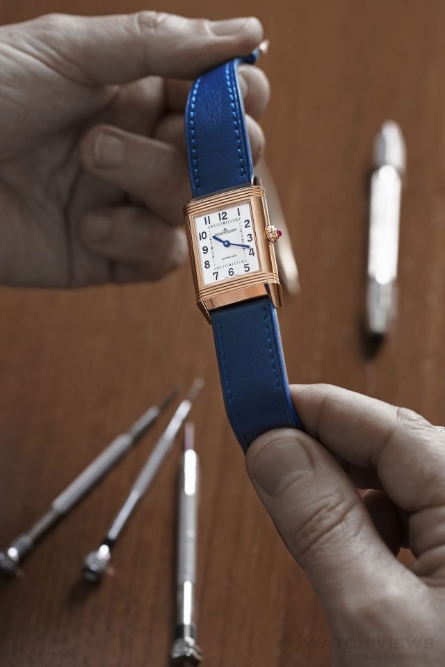 jaeger-lecoultre_polo_ambassador_clare_milford_haven_personalises_her_reverso_watchc_johann_sauty_3