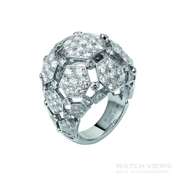 卡地亞頂級珠寶繡球花造型鑽石戒指，159顆明亮型切割鑽石，共計3.95克拉。參考價格約NT$ 2,030,000