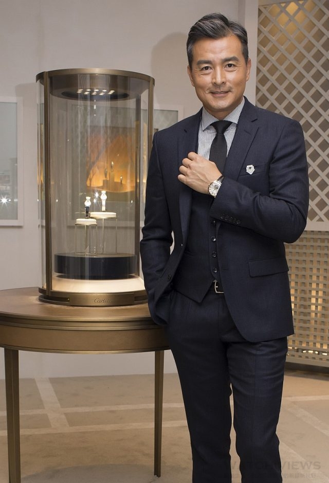 影帝李銘順出席2016卡地亞「珍稀‧時刻」腕錶展，佩戴Drive de Cartier 浮動式陀飛輪腕錶。