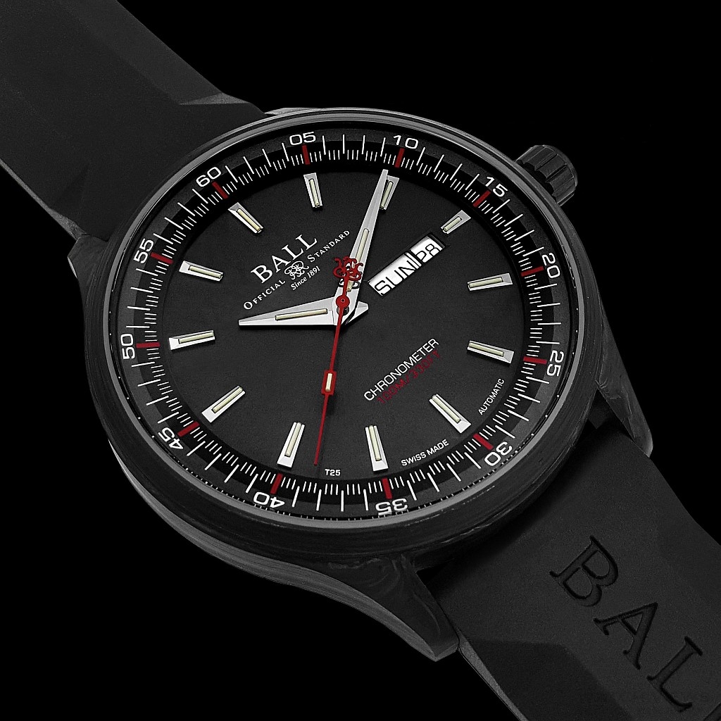 智能潮表售价899元，轻薄长寿命荣耀手表熔岩黑版高清图评